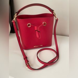 Michael kors mini bucket bag
